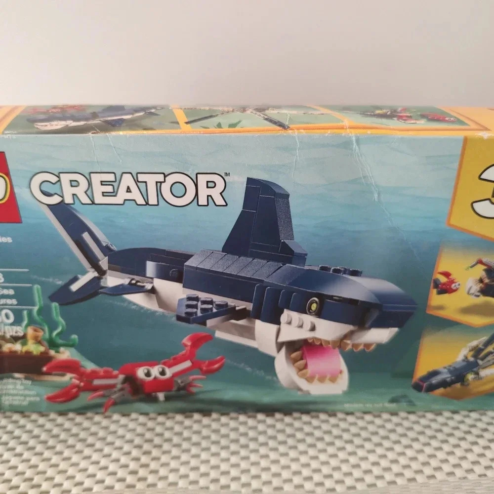 Lego Creator 3-in-1 Bundle: Deep Sea Creatures & Build Your Own Bag - Picture 3 of 4